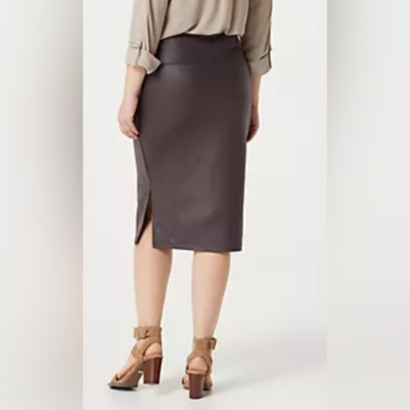 Women with Control Faux Leather Skirt - Picture 2 of 10
